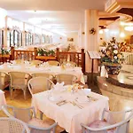 מלון Park Oasi 4*