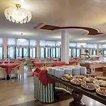 Park Oasi Hotel 4*