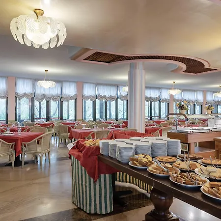 Park Oasi Hotel 4*